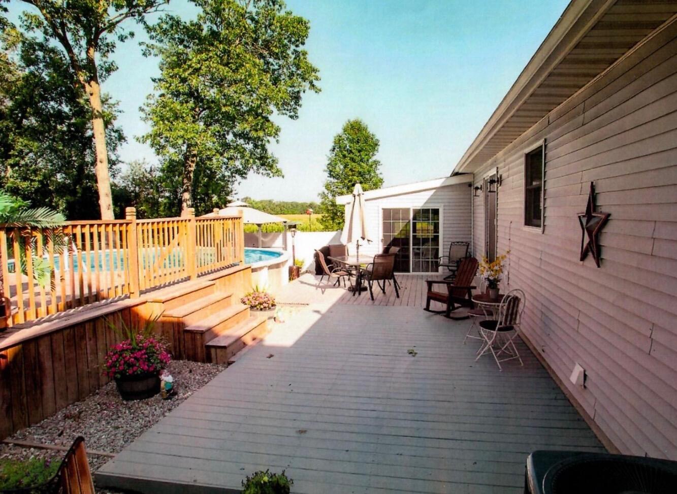 Demotte, Indiana 46310, United States, 3 Bedrooms Bedrooms, ,4 BathroomsBathrooms,Residential,Pending,82782