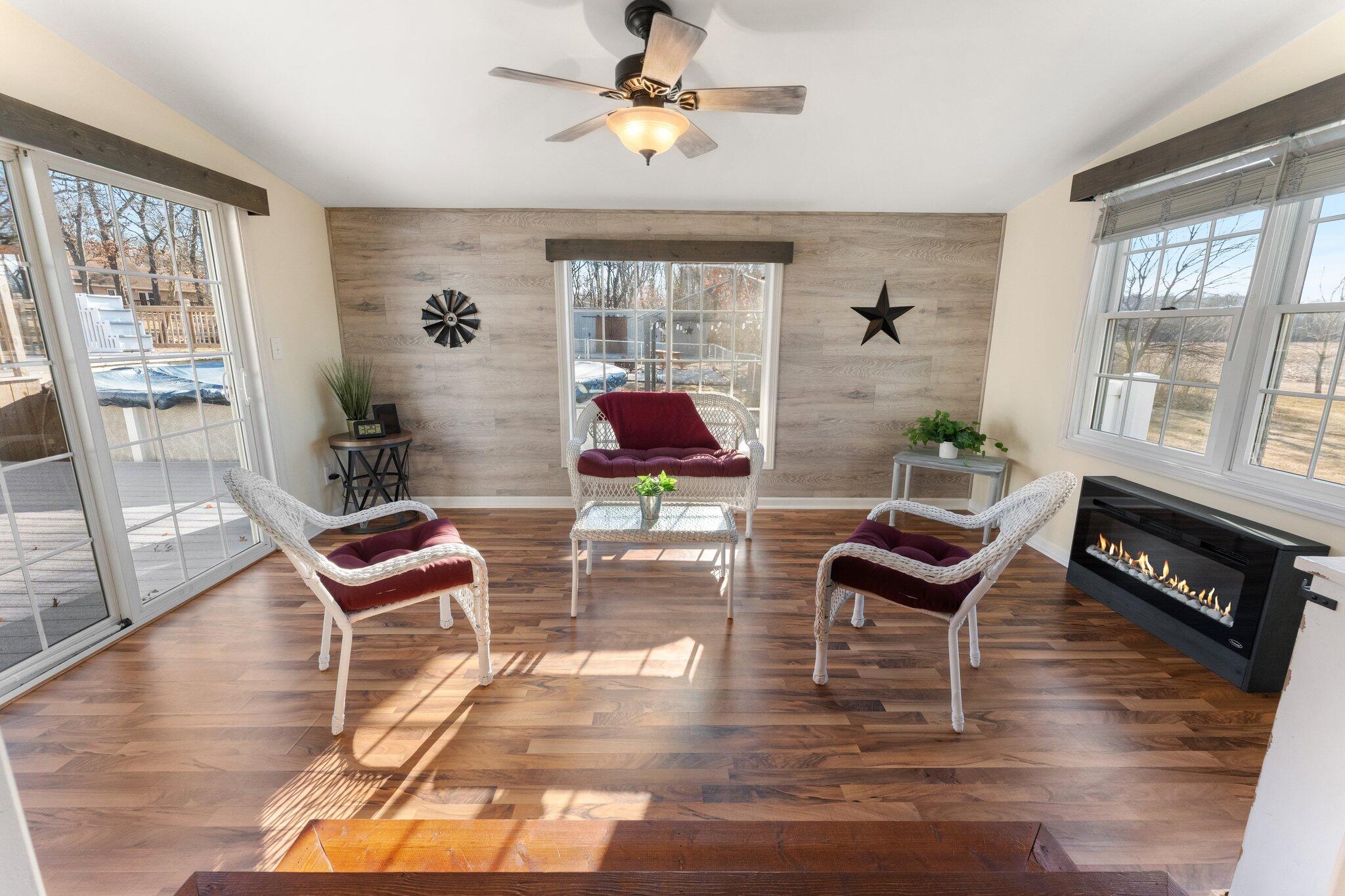 Demotte, Indiana 46310, United States, 3 Bedrooms Bedrooms, ,4 BathroomsBathrooms,Residential,Pending,82782