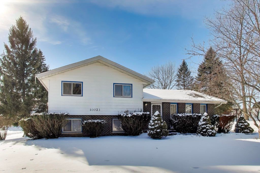 Photo of 10023 W 93rd Avenue, Saint John, IN 46373 (MLS # 833445)