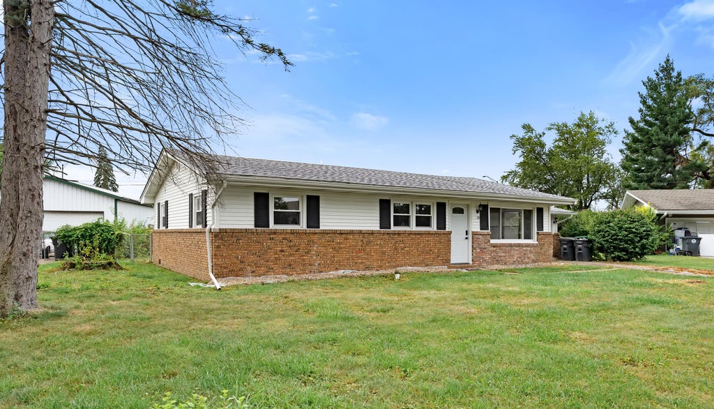 Photo of 20 Elm Avenue, Hobart, IN 46342 (MLS # 845632)