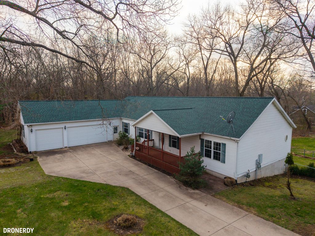 Photo of 160 Silver Lake Avenue, Michigan City, IN 46360 (MLS # 837239)