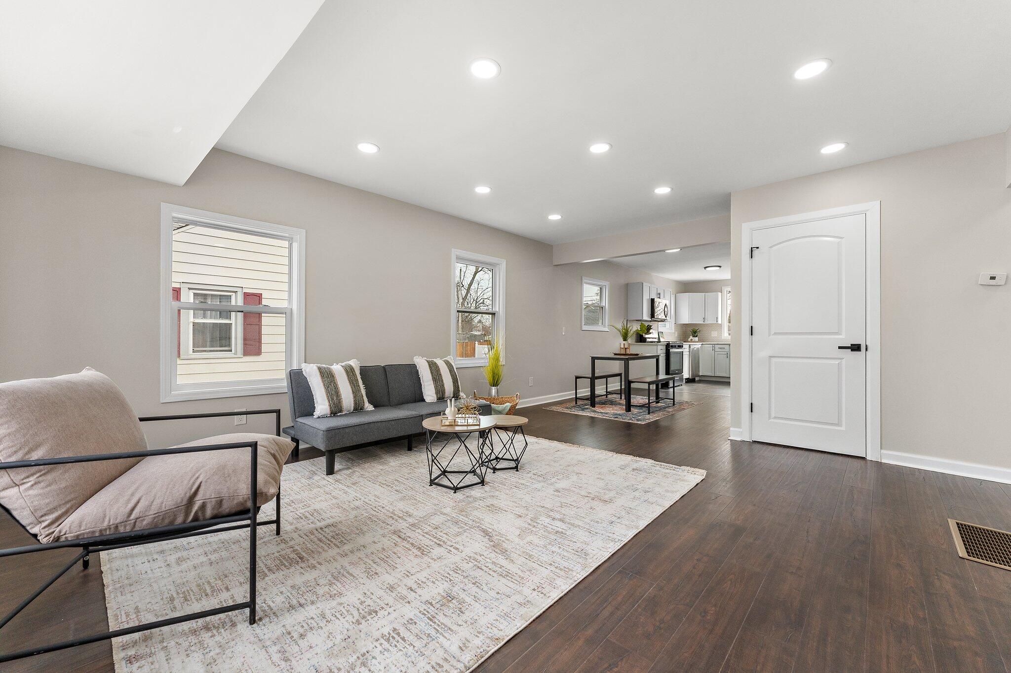 Griffith, Indiana 46319, United States, 3 Bedrooms Bedrooms, ,2 BathroomsBathrooms,Residential,Pending,127575