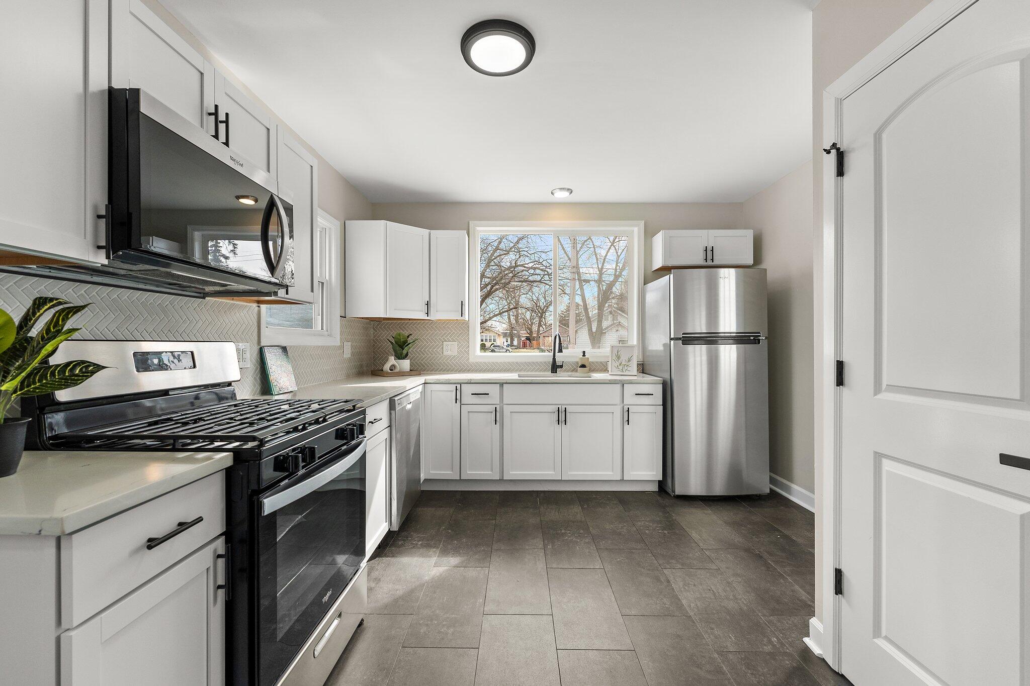 Griffith, Indiana 46319, United States, 3 Bedrooms Bedrooms, ,2 BathroomsBathrooms,Residential,Pending,127575