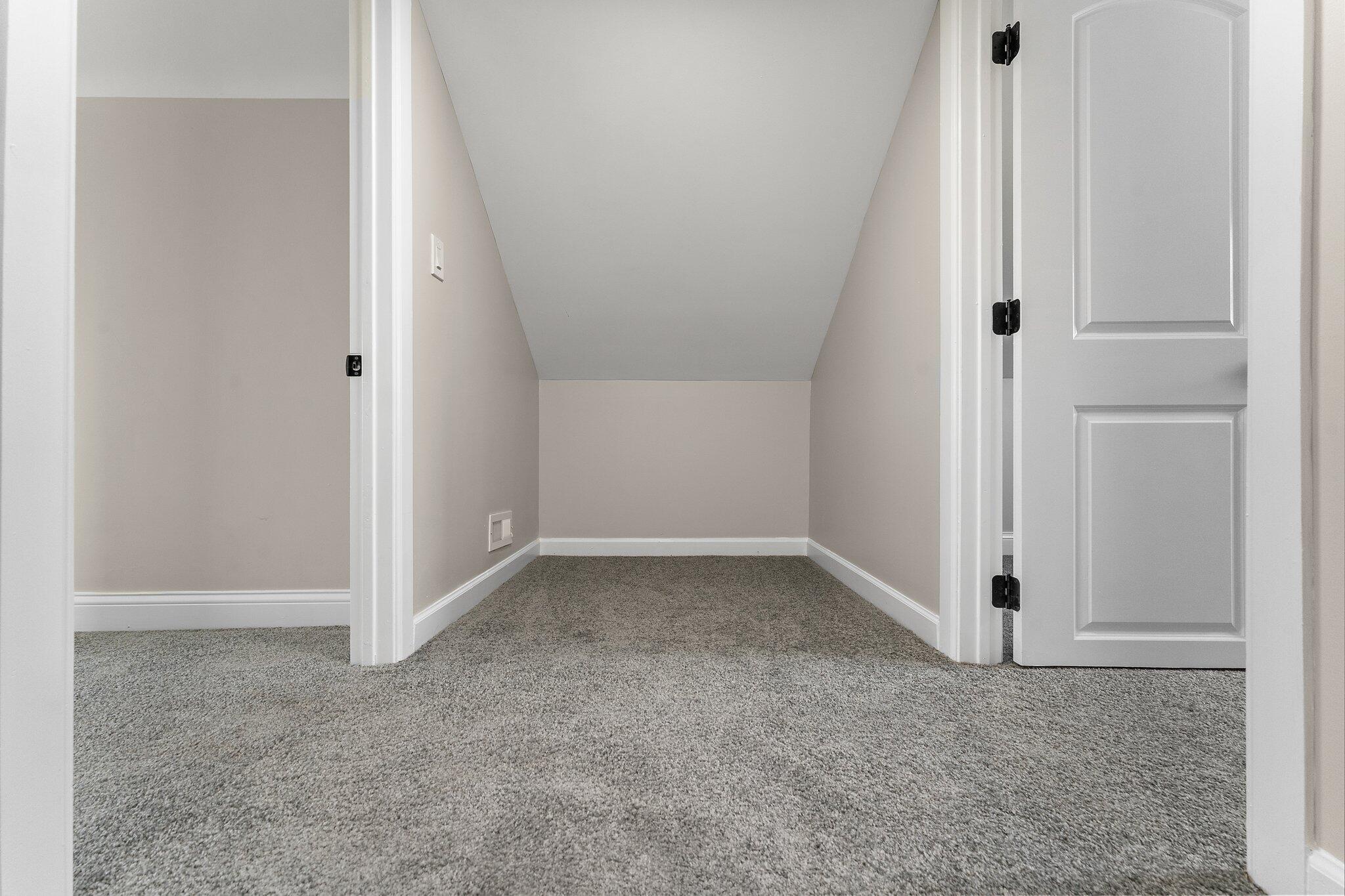 Griffith, Indiana 46319, United States, 3 Bedrooms Bedrooms, ,2 BathroomsBathrooms,Residential,Pending,127575