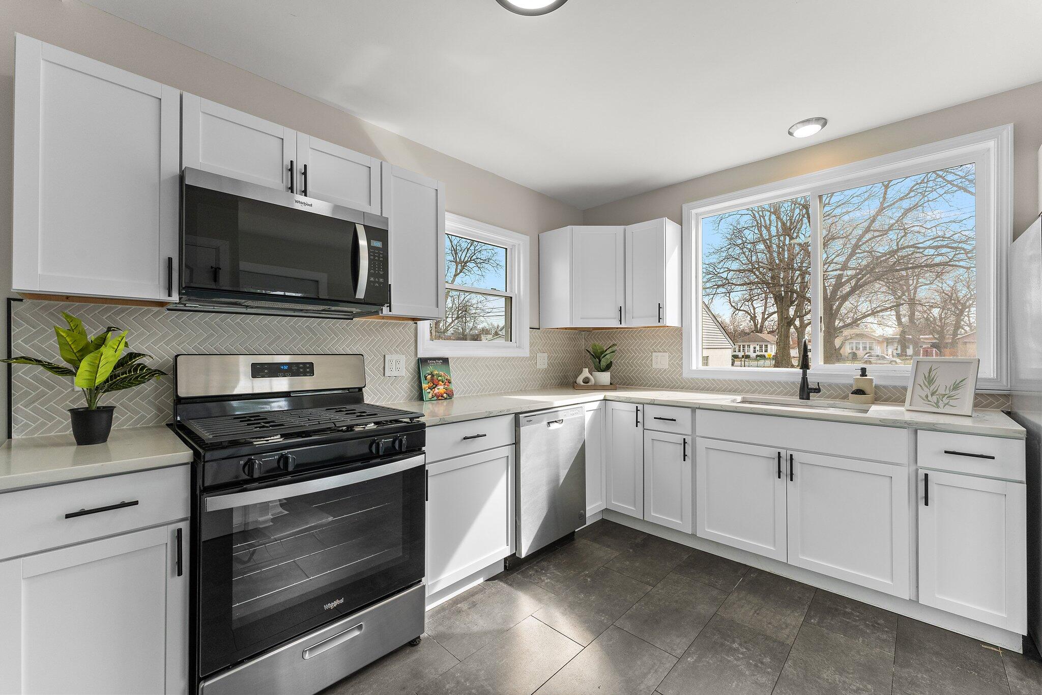 Griffith, Indiana 46319, United States, 3 Bedrooms Bedrooms, ,2 BathroomsBathrooms,Residential,Pending,127575