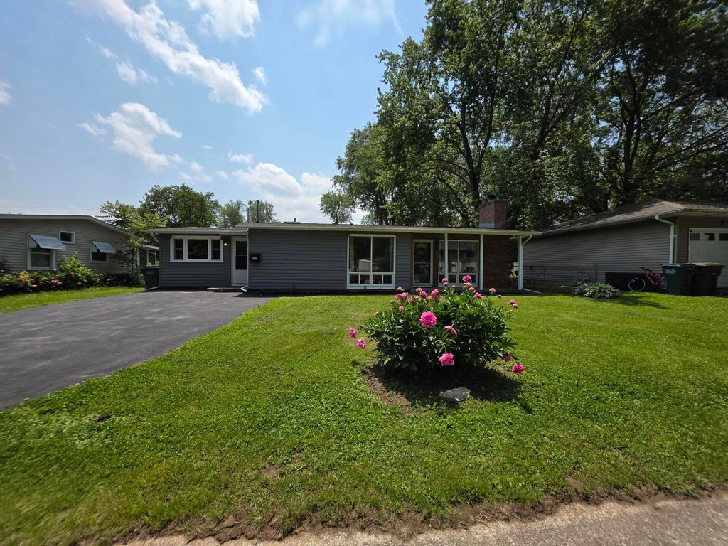 Photo of 202 Randle Street, Valparaiso, IN 46383 (MLS # 836560)