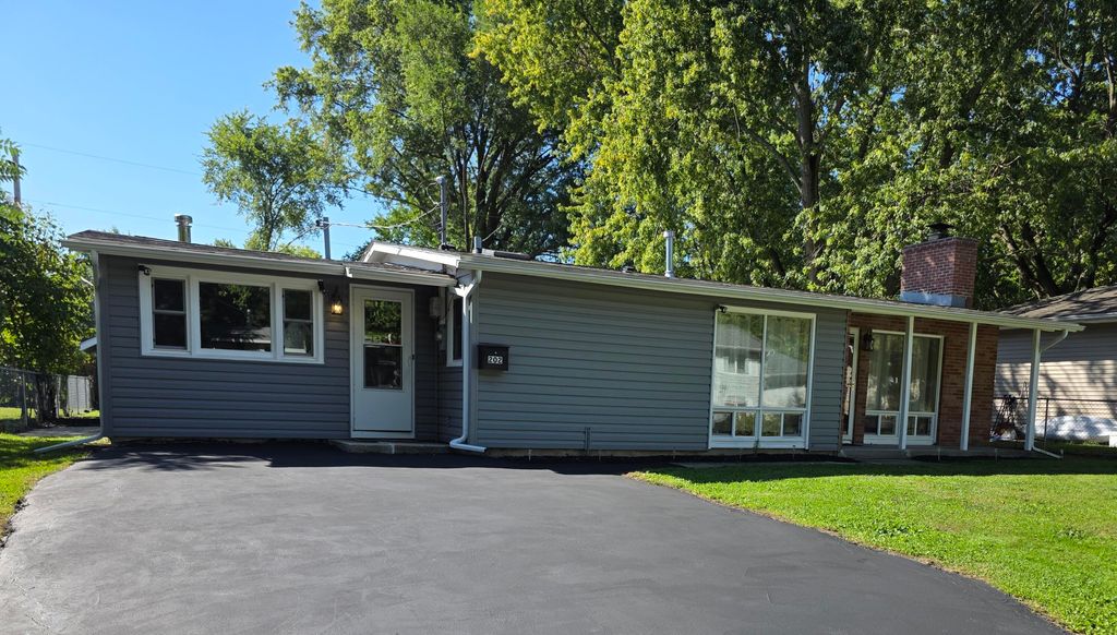 Photo of 202 Randle Street, Valparaiso, IN 46383 (MLS # 836560)