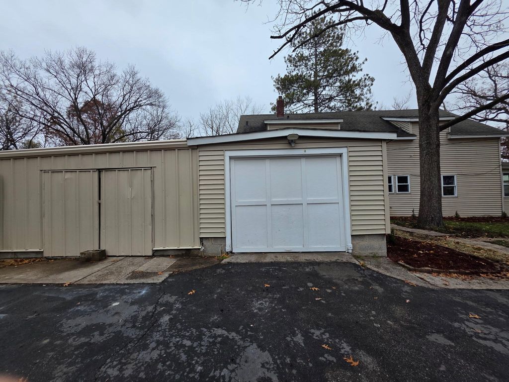 Photo of 1033 Reder Road, Griffith, IN 46319 (MLS # 831040)