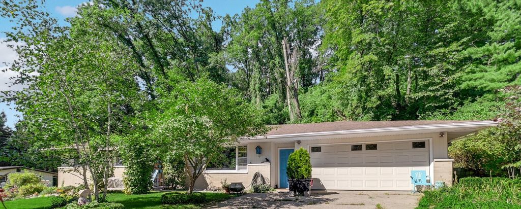 Photo of 28 Woodland Trail, Ogden Dunes, IN 46368 (MLS # 832576)