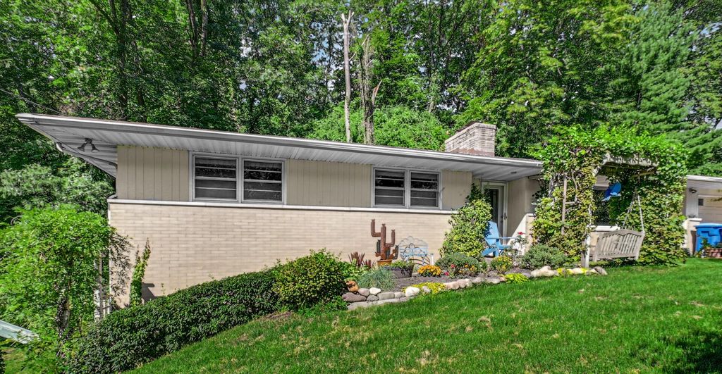 Photo of 28 Woodland Trail, Ogden Dunes, IN 46368 (MLS # 832576)