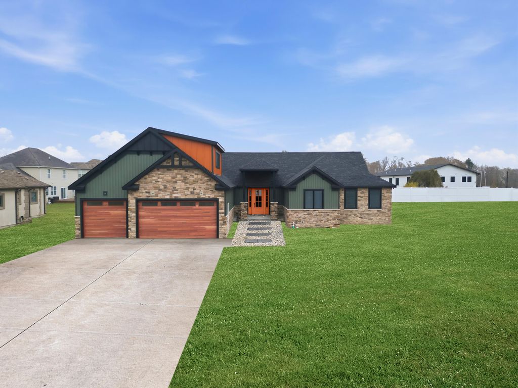 Photo of 7342 Brookhaven Drive, Crown Point, IN 46307 (MLS # 831329)