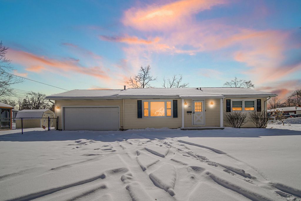 Photo of 1409 E North Street, Hobart, IN 46342 (MLS # 833707)