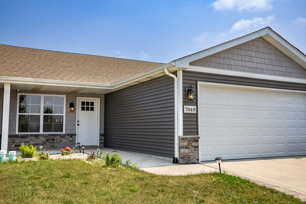 Photo of 7849 Wright Street, Merrillville, IN 46410 (MLS # 842487)