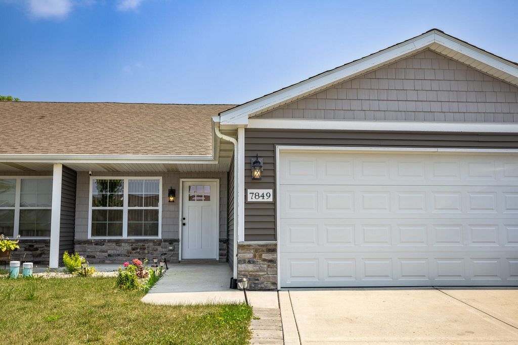 Photo of 7849 Wright Street, Merrillville, IN 46410 (MLS # 842487)