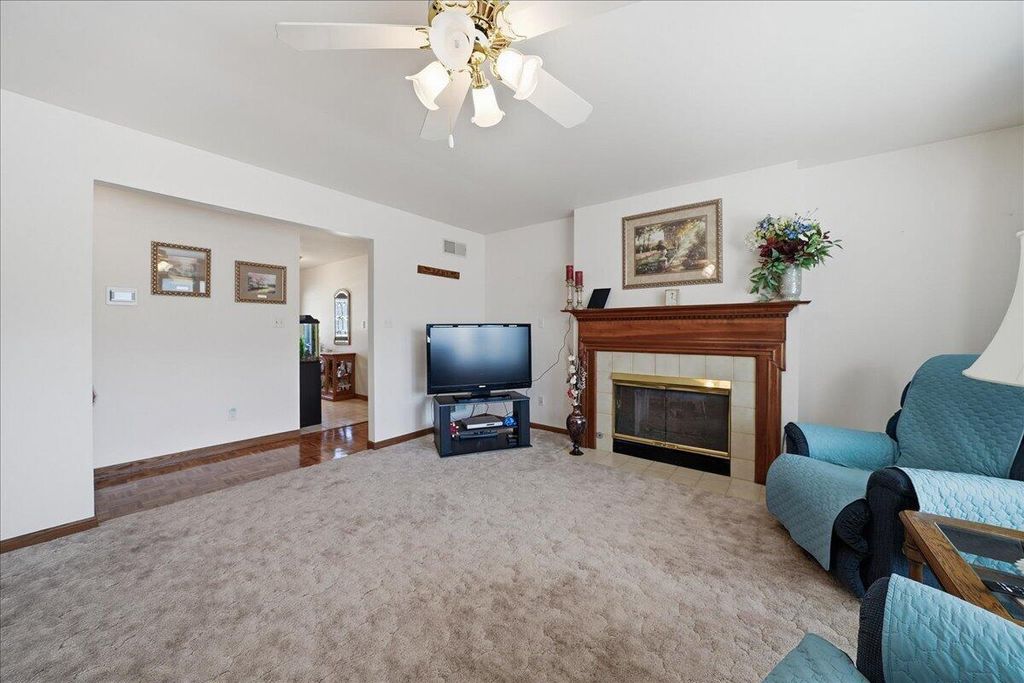 Photo of 1125 Woodhollow Drive, Schererville, IN 46375 (MLS # 835396)