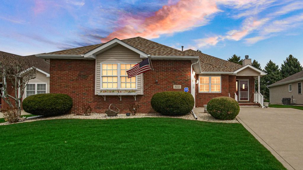 Photo of 868 Clearwater Cove W, Crown Point, IN 46307 (MLS # 836802)