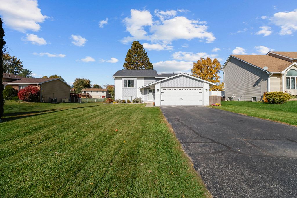 Photo of 3984 Kingsway Drive, Crown Point, IN 46307 (MLS # 830227)