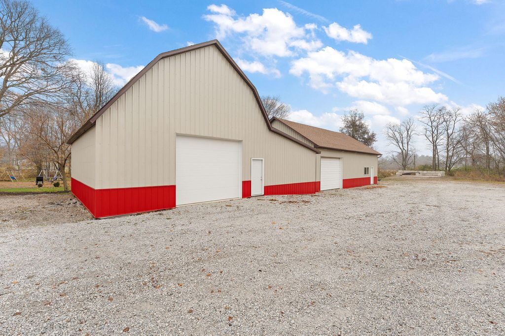 Photo of 345 N 400 E, Valparaiso, IN 46383 (MLS # 831600)