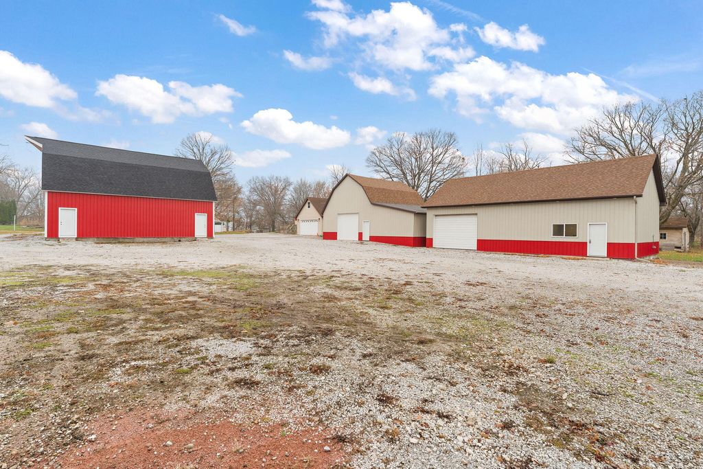 Photo of 345 N 400 E, Valparaiso, IN 46383 (MLS # 831600)