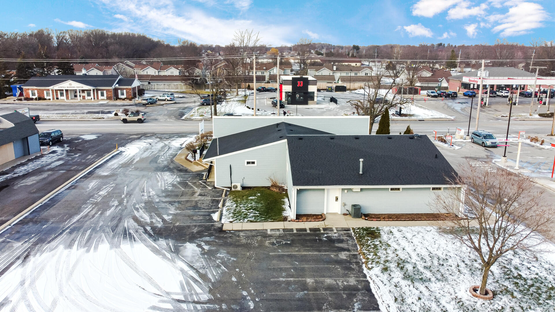 1642 E Commercial Avenue