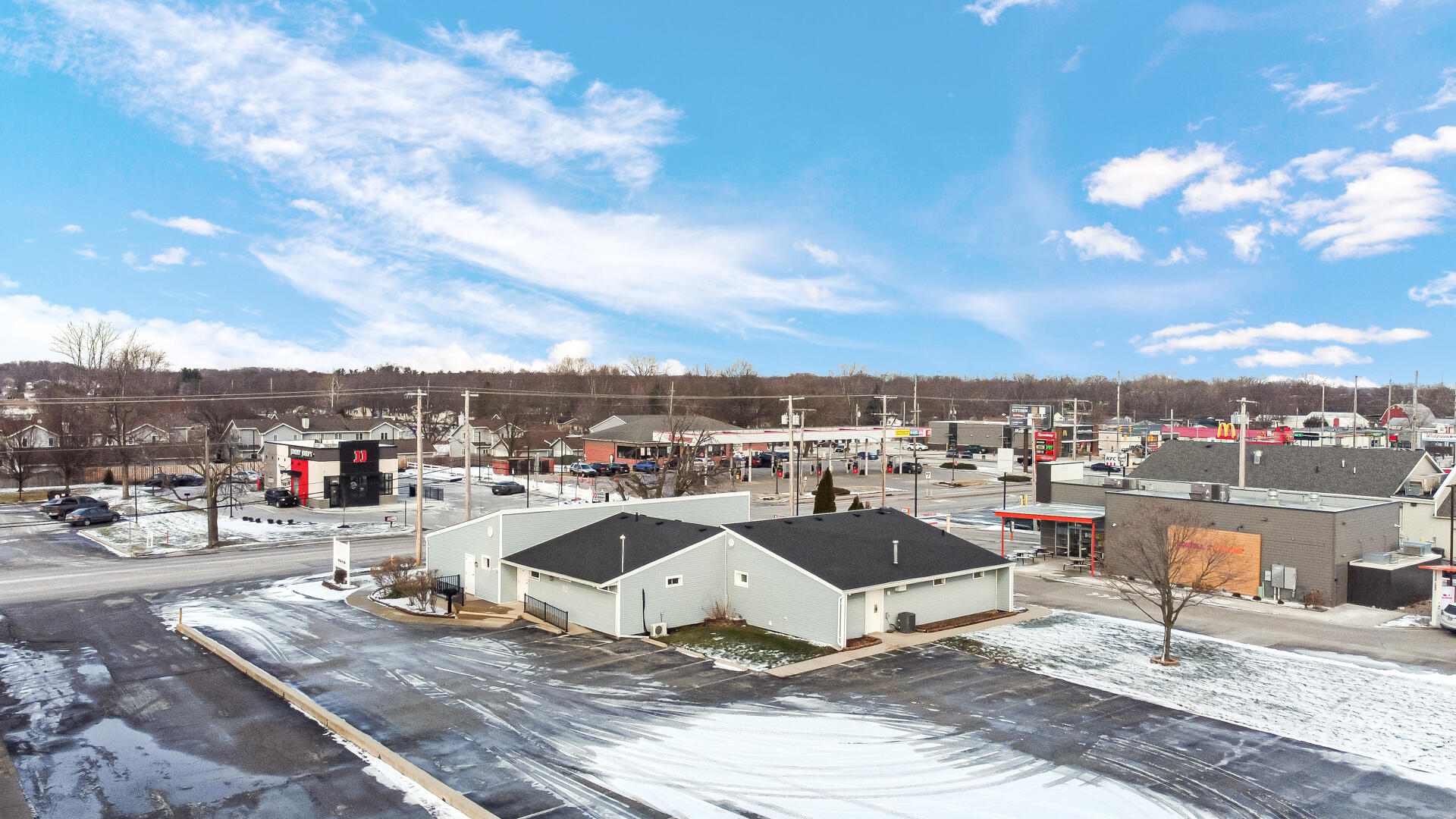 1642 E Commercial Avenue