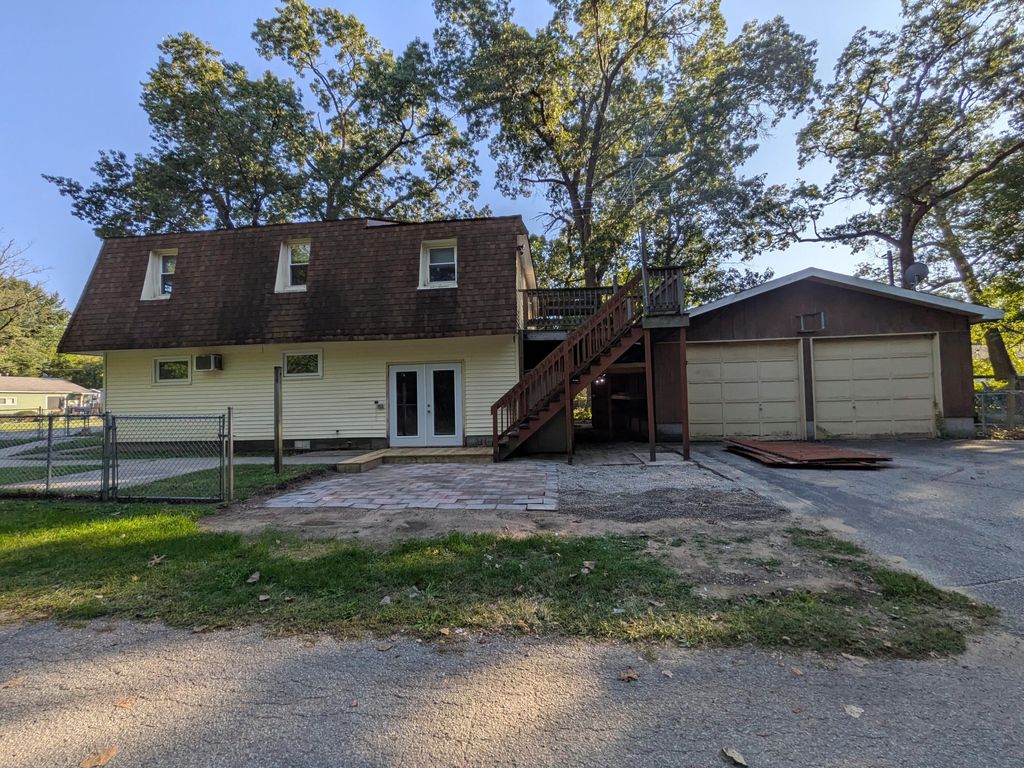 Photo of 400 S Liberty Street, Hobart, IN 46342 (MLS # 832699)