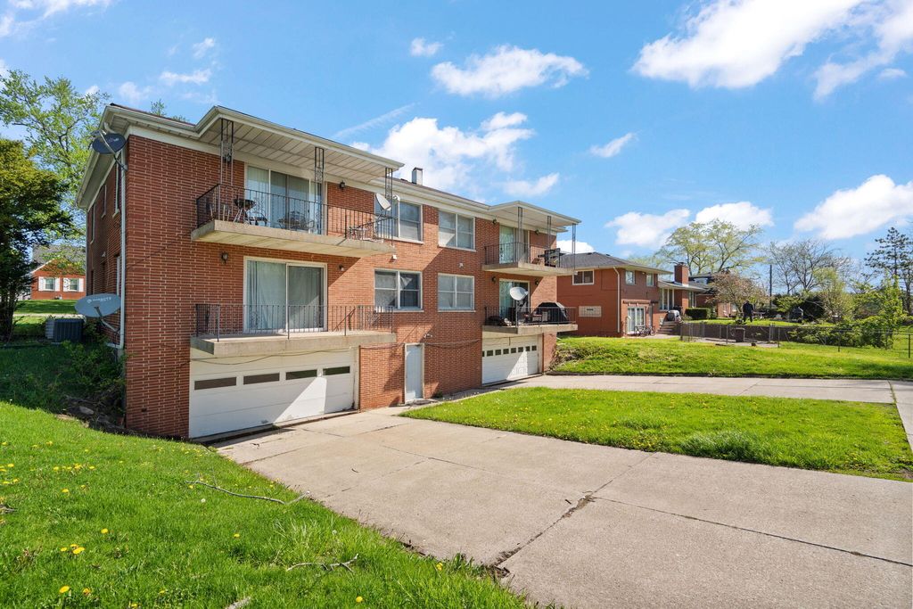 Photo of 135 W 57th Avenue, Merrillville, IN 46410 (MLS # 837842)