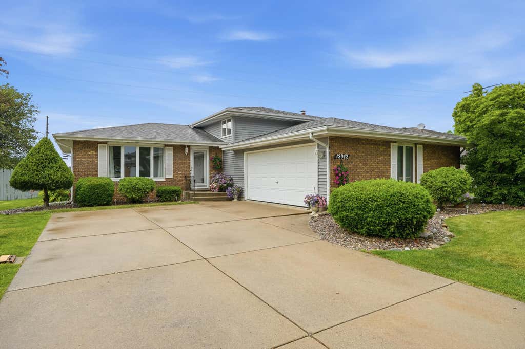 Photo of 12042 W 103rd Court, Saint John, IN 46373 (MLS # 844275)