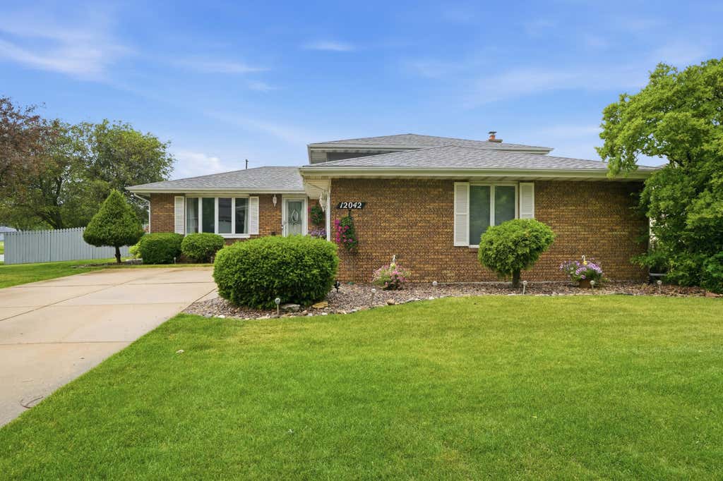 Photo of 12042 W 103rd Court, Saint John, IN 46373 (MLS # 844275)