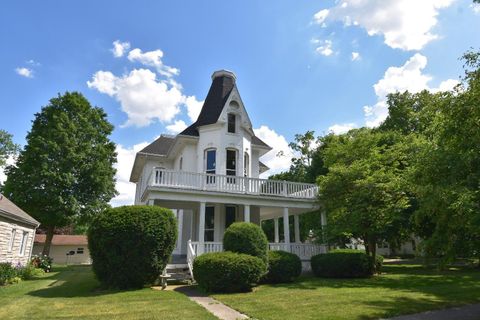 Single Family Residence in Winamac IN 405 Market Street.jpg