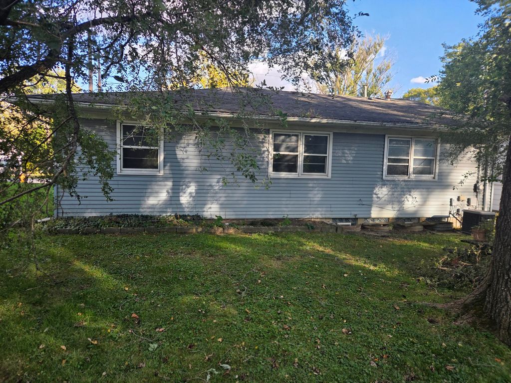 Photo of 239 N Viant Street, Lowell, IN 46356 (MLS # 831229)