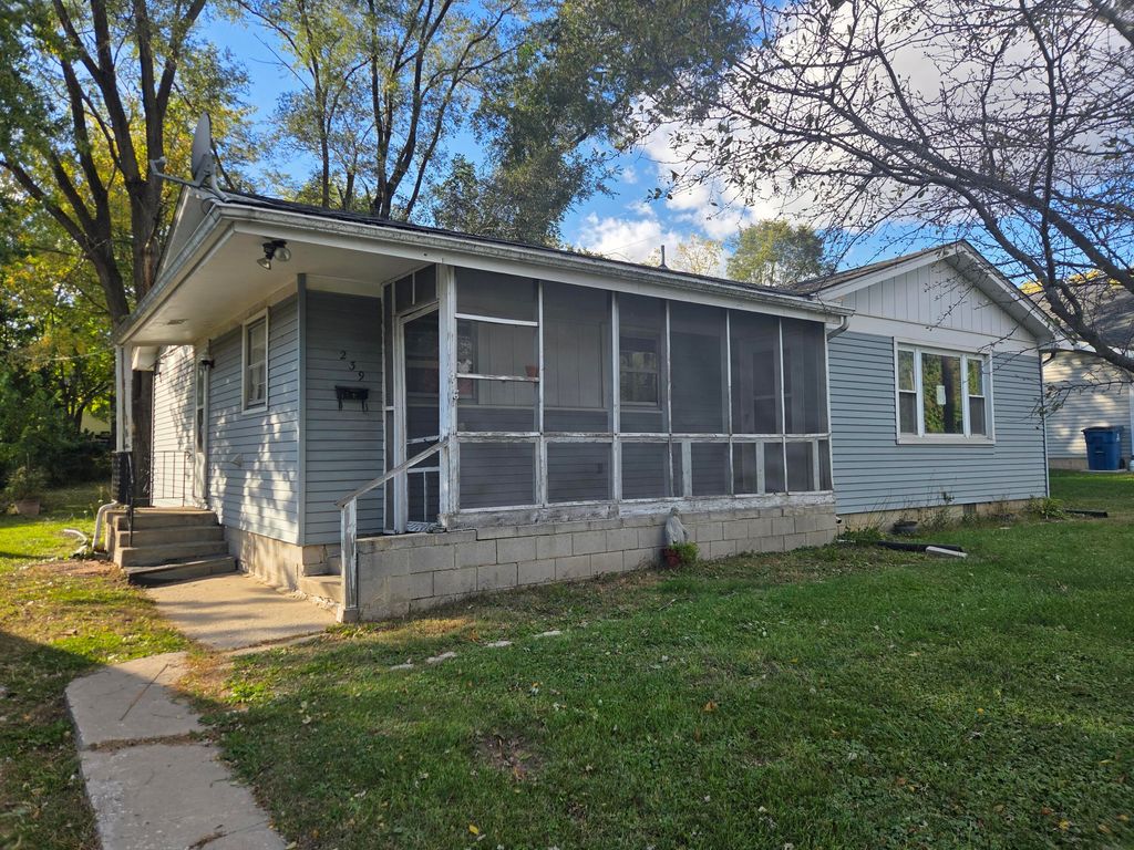 Photo of 239 N Viant Street, Lowell, IN 46356 (MLS # 831229)