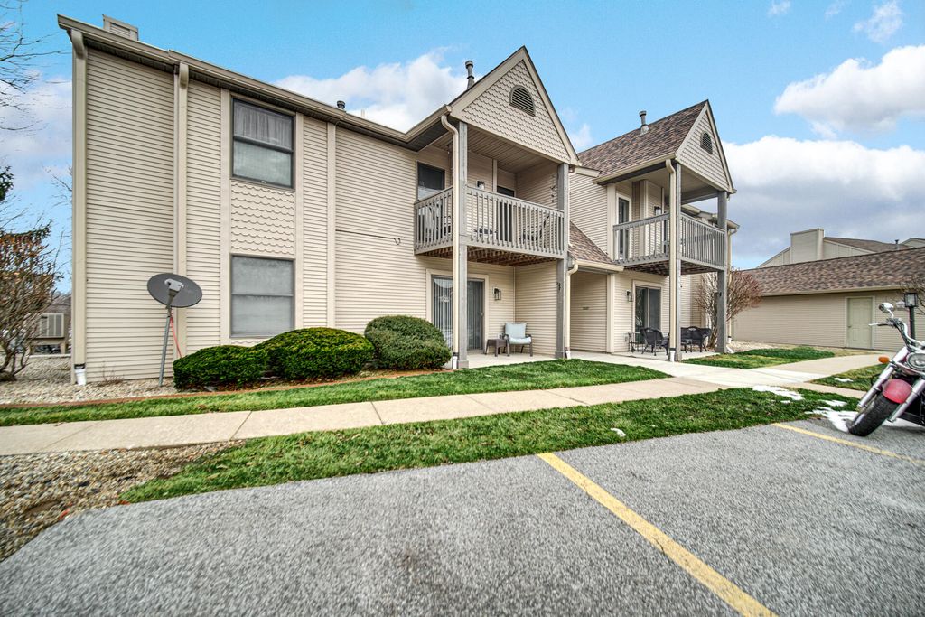 Photo of 3603 Timberbridge Drive #E, Valparaiso, IN 46383 (MLS # 834669)