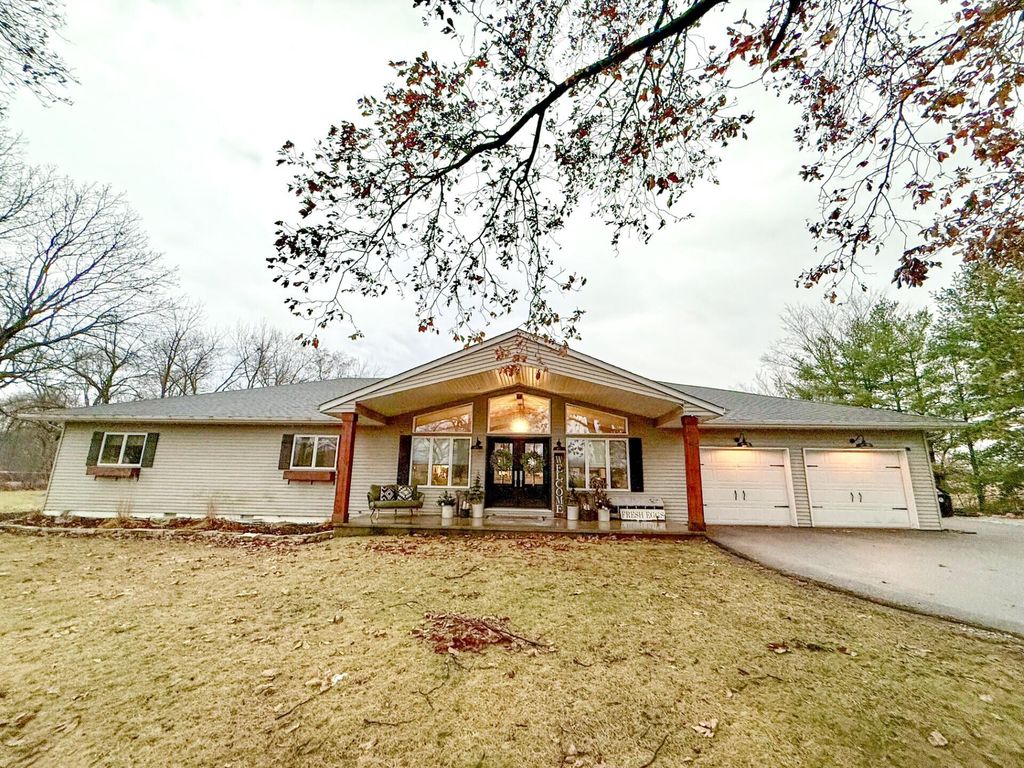 Photo of 772 W 900 S, Hebron, IN 46341 (MLS # 832256)