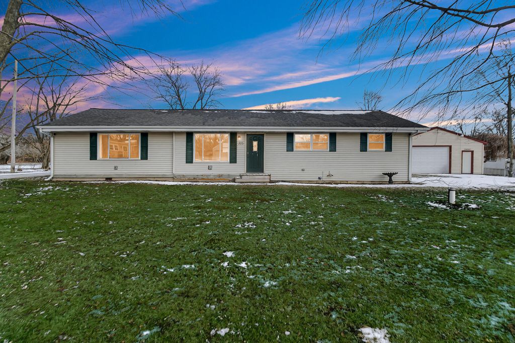 Photo of 305 E Jackson Street, Chesterton, IN 46304 (MLS # 834576)