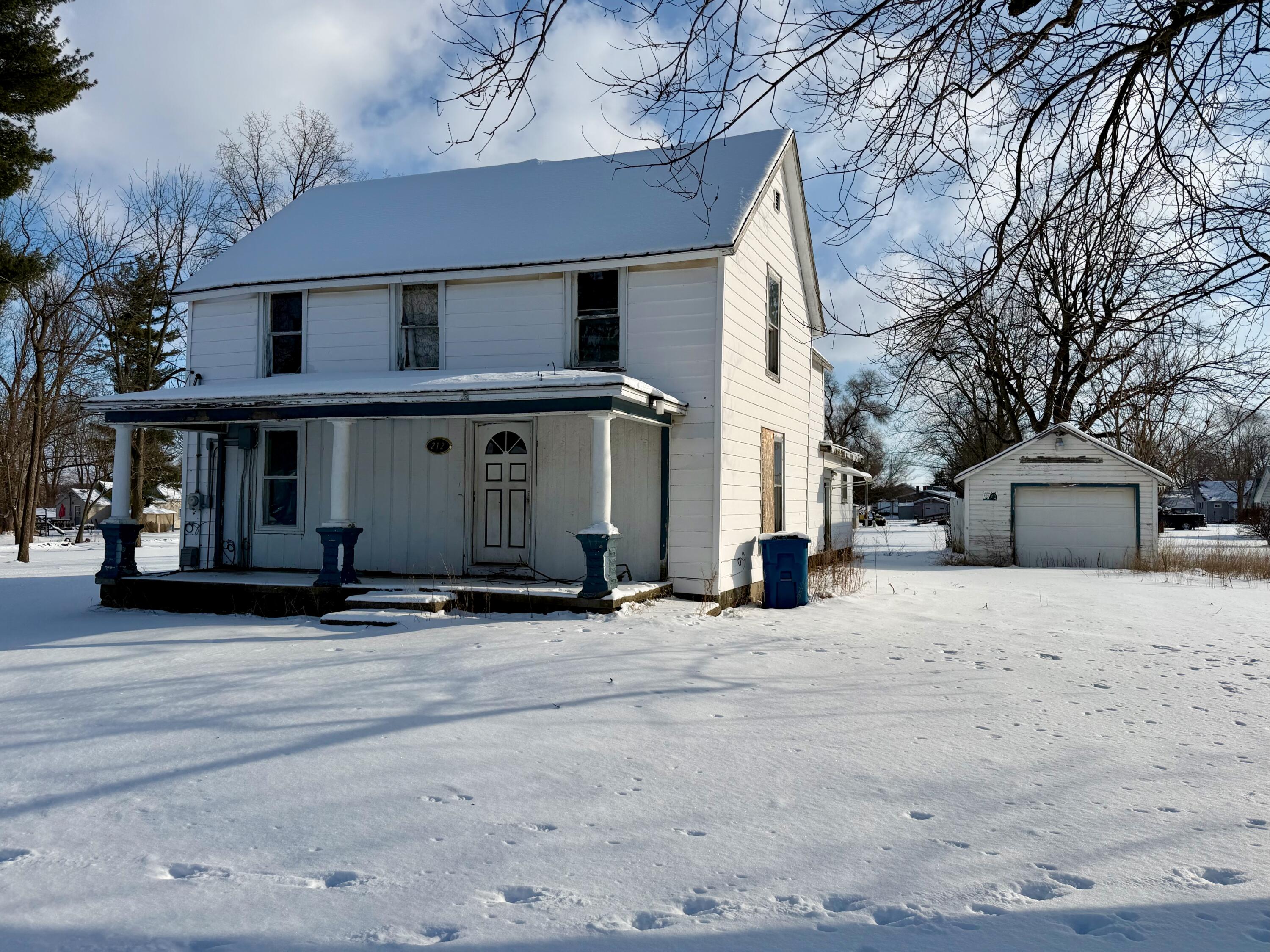 212 N National Street