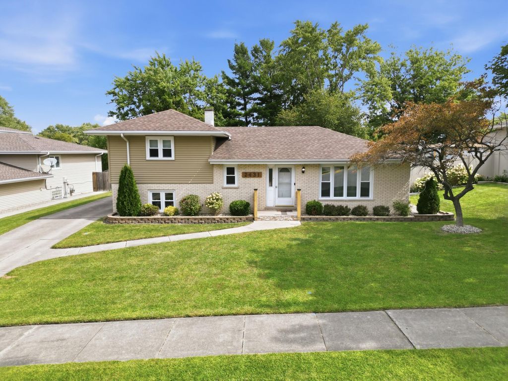 Photo of 2431 Hickory Drive, Dyer, IN 46311 (MLS # 832546)