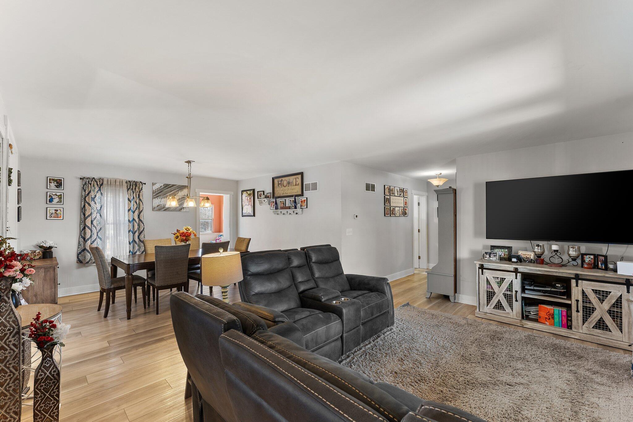 Wheatfield, Indiana 46392, United States, 3 Bedrooms Bedrooms, ,3 BathroomsBathrooms,Residential,Active,94180