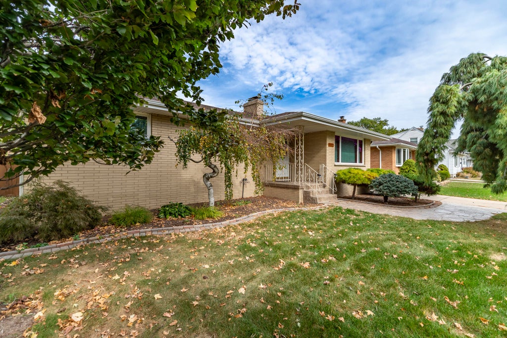 Photo of 2441 Wicker Avenue, Highland, IN 46322 (MLS # 847227)