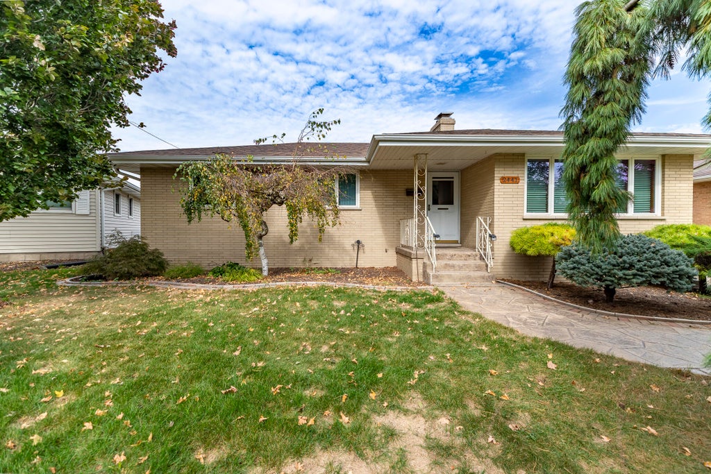 Photo of 2441 Wicker Avenue, Highland, IN 46322 (MLS # 847227)