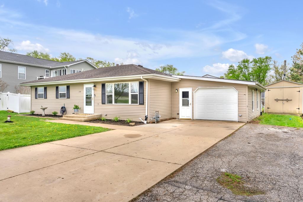 Photo of 550 W Division Road, Valparaiso, IN 46385 (MLS # 837633)