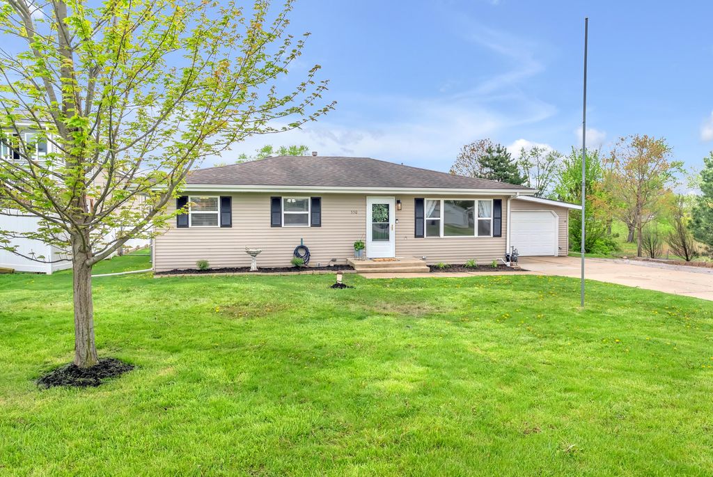 Photo of 550 W Division Road, Valparaiso, IN 46385 (MLS # 837633)