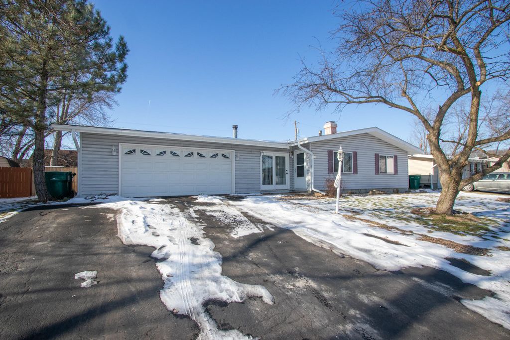 Photo of 536 Riviera Road, Valparaiso, IN 46385 (MLS # 832056)