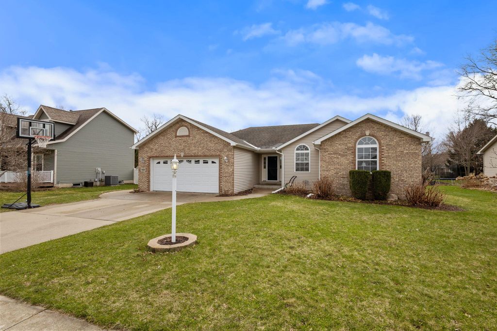 Photo of 308 E Ross Avenue, Kouts, IN 46347 (MLS # 835765)