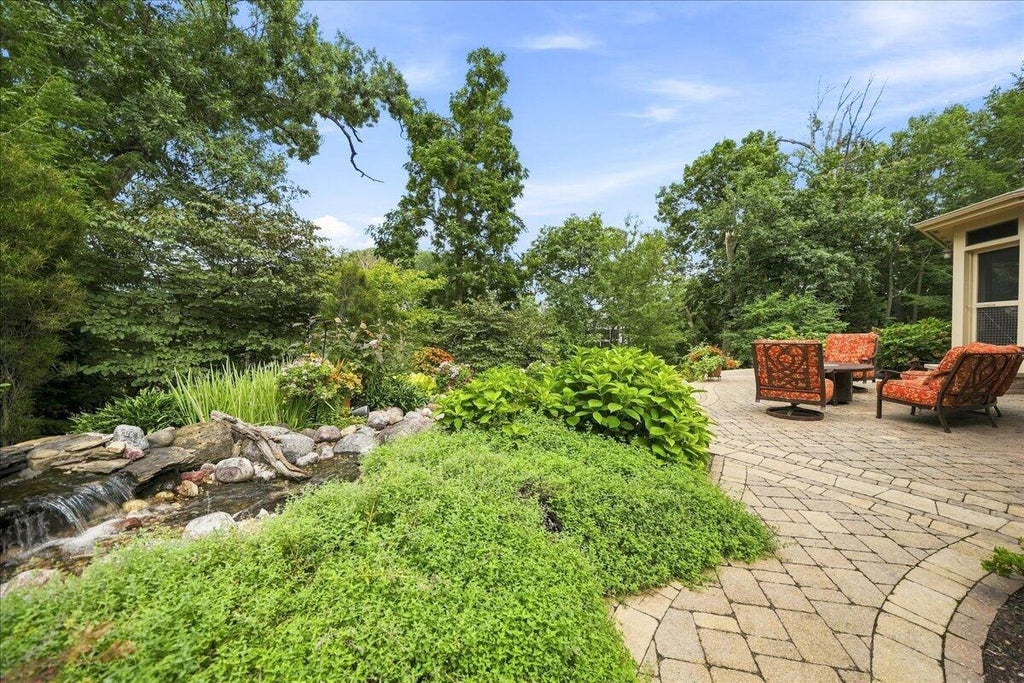 Photo of 39 Edinburgh Street, Valparaiso, IN 46385 (MLS # 847501)