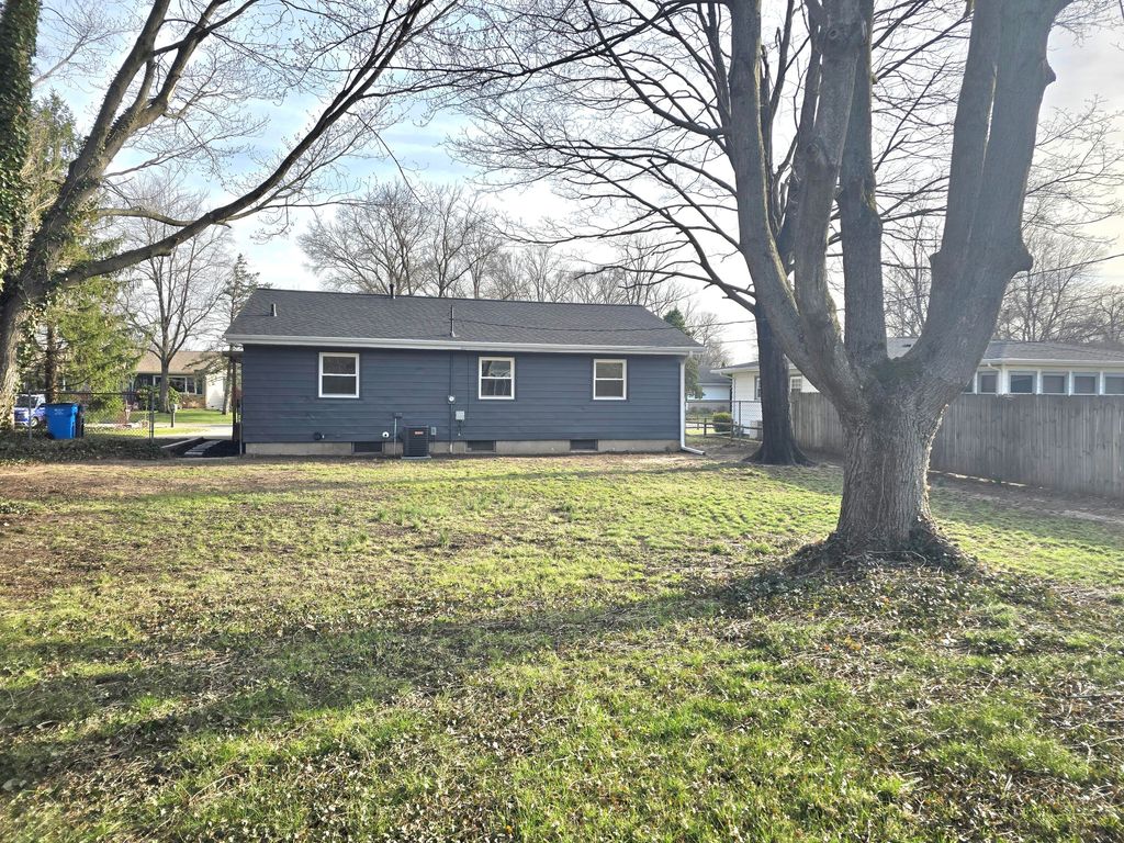 Photo of 414 Holly Road, Michigan City, IN 46360 (MLS # 836084)