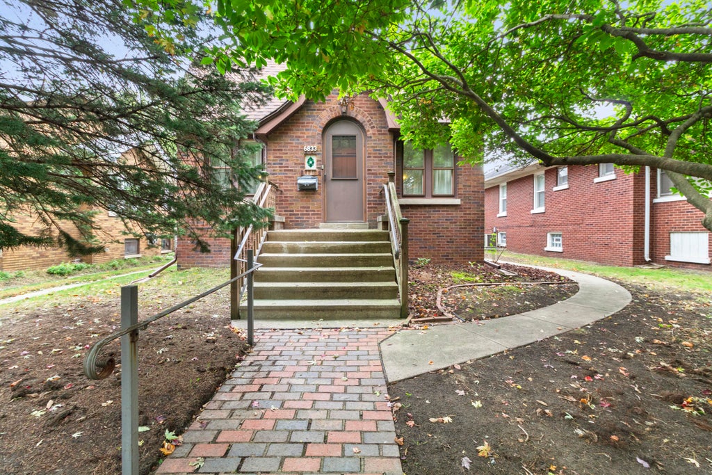 Photo of 6833 Rosewood Avenue, Hammond, IN 46324 (MLS # 847066)