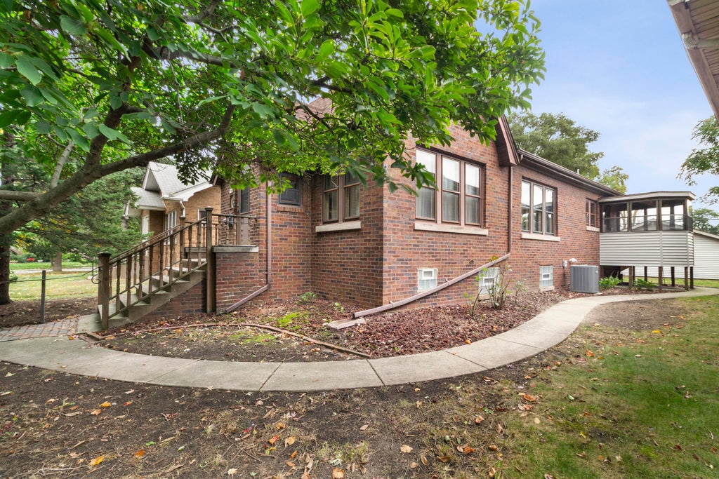 Photo of 6833 Rosewood Avenue, Hammond, IN 46324 (MLS # 847066)