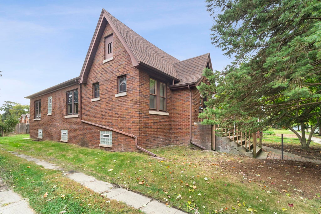 Photo of 6833 Rosewood Avenue, Hammond, IN 46324 (MLS # 847066)