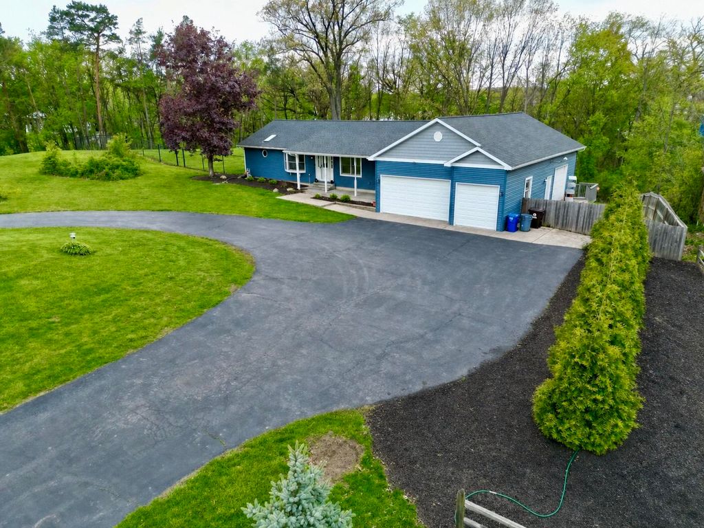 Photo of 3354 Boone Grove Road, Valparaiso, IN 46385 (MLS # 838237)
